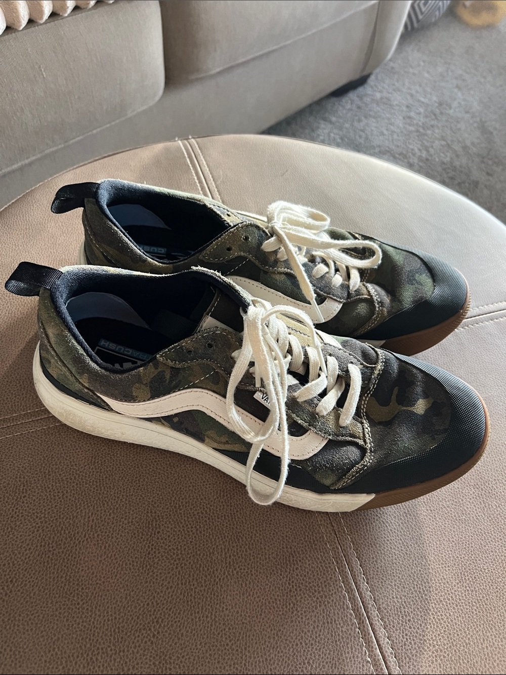 Vans Camo Green Low-Top Sneakers with White Side Stripe Men’s size 11